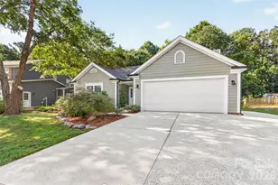 10316 Bon Meade Ln, Cornelius, NC 28031 - Photo 2