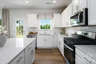 6600 Barcelona Wy, Charlotte, NC 28214 - Photo 4