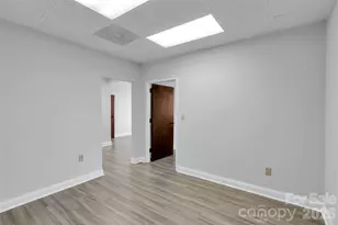 2101 Sardis Rd N, Charlotte, NC 28227 - Photo 24