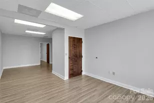 2101 Sardis Rd N, Charlotte, NC 28227 - Photo 32