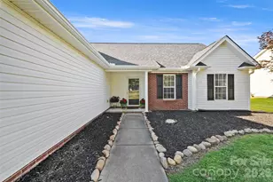 2613 Parkwest Dr, Albemarle, NC 28001 - Photo 2