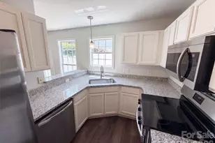 3831 Mohawk Ct, Charlotte, NC 28215 - Photo 2