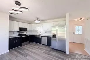 1011 Meagan Ct, Bessemer City, NC 28016 - Photo 2