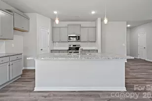 4213 Stoneygreen Ln, Charlotte, NC 28215 - Photo 2
