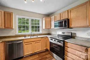 124 Karla Cir, Hendersonville, NC 28739 - Photo 2