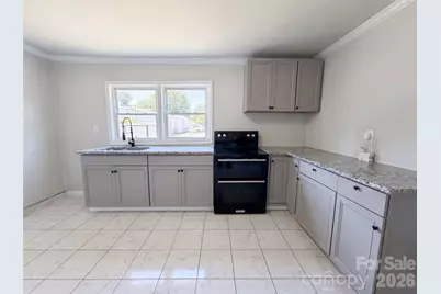 123 E Farmview Street, Gastonia, NC 28054 - Photo 2