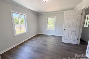123 E Farmview St, Gastonia, NC 28054 - Photo 10