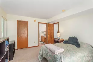 33 Ravencroft Ln, Asheville, NC 28803 - Photo 14