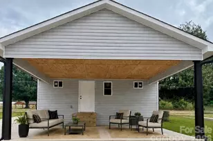 1810 E Greenbriar Rd, Statesville, NC 28677 - Photo 2