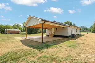 1810 E Greenbriar Rd, Statesville, NC 28677 - Photo 2