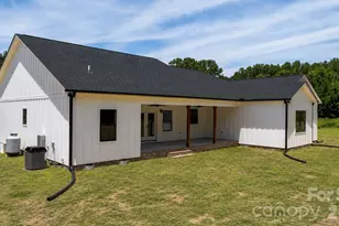 1265 Misty Ln, Hickory, NC 28601 - Photo 6