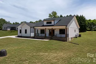 1265 Misty Ln, Hickory, NC 28601 - Photo 2
