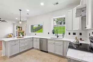 10908 Chastain Parc Dr, Charlotte, NC 28216 - Photo 14