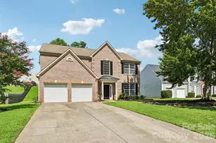 10908 Chastain Parc Dr, Charlotte, NC 28216 - Photo 2