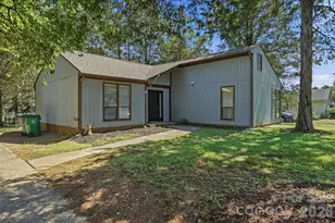 11813 Moonridge Dr, Charlotte, NC 28226 - Photo 2