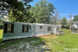 21 E Zeb Vance St, Marion, NC 28655 - Photo 2