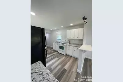 21 E Zeb Vance Street, Marion, NC 28655 - Photo 6