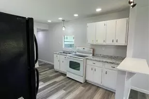 21 E Zeb Vance St, Marion, NC 28655 - Photo 6