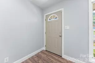 4713 Tanglebriar Dr, Charlotte, NC 28208 - Photo 4