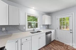 4713 Tanglebriar Dr, Charlotte, NC 28208 - Photo 14