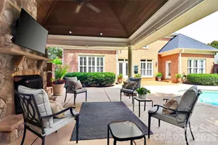 6907 Meadow Run Ln, Charlotte, NC 28277 - Photo 2
