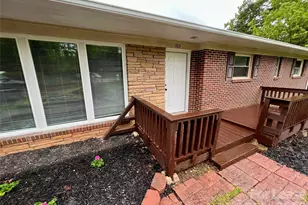 765 8th Ave Dr SE, Hickory, NC 28602 - Photo 2