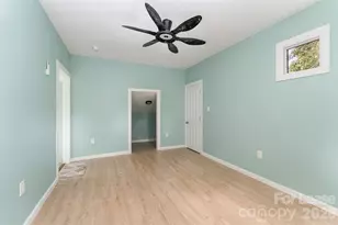 1906 New Garden Rd, Greensboro, NC 27410 - Photo 34