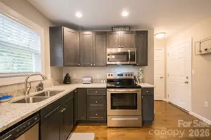 305 Jenna Clare Ln, Asheville, NC 28803 - Photo 6