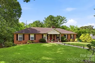 2620 Lynbridge Dr, Charlotte, NC 28226 - Photo 2