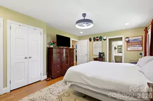 2620 Lynbridge Dr, Charlotte, NC 28226 - Photo 16