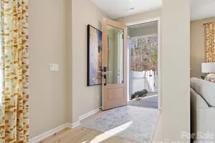 8402 Discovery Ln, Charlotte, NC 28216 - Photo 2