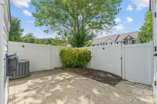 12353 Jessica Pl, Charlotte, NC 28269 - Photo 32