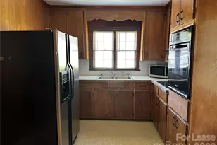 315 N Mulberry St, Statesville, NC 28677 - Photo 2