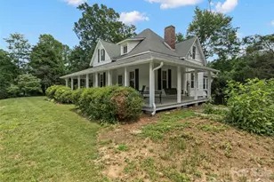 54 Louisiana Ave, Saluda, NC 28773 - Photo 2