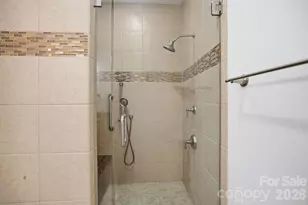18009 Kings Point Dr, Cornelius, NC 28031 - Photo 16