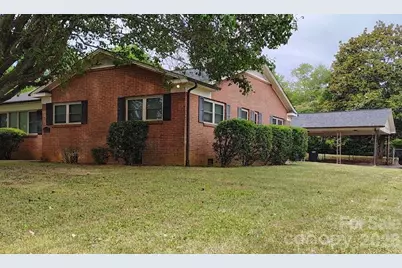 2171 6th Street NE, Hickory, NC 28601 - Photo 2