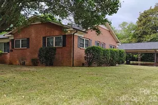 2171 6th St NE, Hickory, NC 28601 - Photo 2