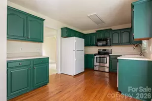 204 Windsor Forest Cir, Fletcher, NC 28732 - Photo 14