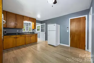 917 Fassifern Ct, Hendersonville, NC 28791 - Photo 4