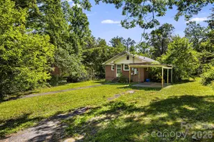 917 Fassifern Ct, Hendersonville, NC 28791 - Photo 2