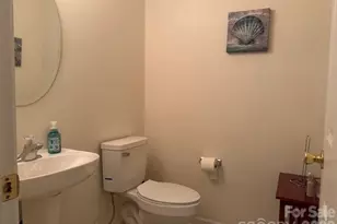 8053 Christmas Ct, Charlotte, NC 28216 - Photo 18