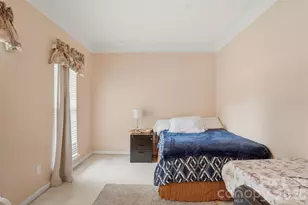 5619 Hedgecrest Pl, Charlotte, NC 28269 - Photo 16