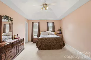 5619 Hedgecrest Pl, Charlotte, NC 28269 - Photo 20