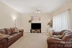 5619 Hedgecrest Pl, Charlotte, NC 28269 - Photo 8