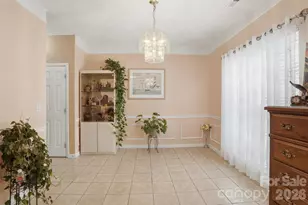 5619 Hedgecrest Pl, Charlotte, NC 28269 - Photo 4