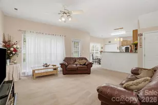5619 Hedgecrest Pl, Charlotte, NC 28269 - Photo 10