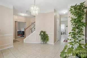5619 Hedgecrest Pl, Charlotte, NC 28269 - Photo 6