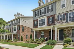 10122 Hemingway Pl, Charlotte, NC 28227 - Photo 2