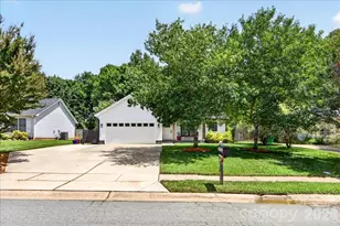 8610 Brookstead Dr, Charlotte, NC 28215 - Photo 2