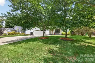 8610 Brookstead Dr, Charlotte, NC 28215 - Photo 4